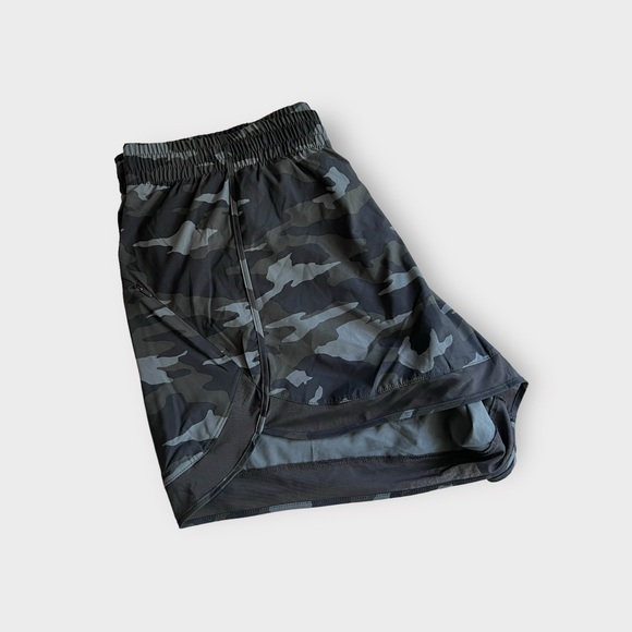 Athleta printed MESH RACER RUN SHORTS 4" CAMO Size 1x - Picture 5 of 13